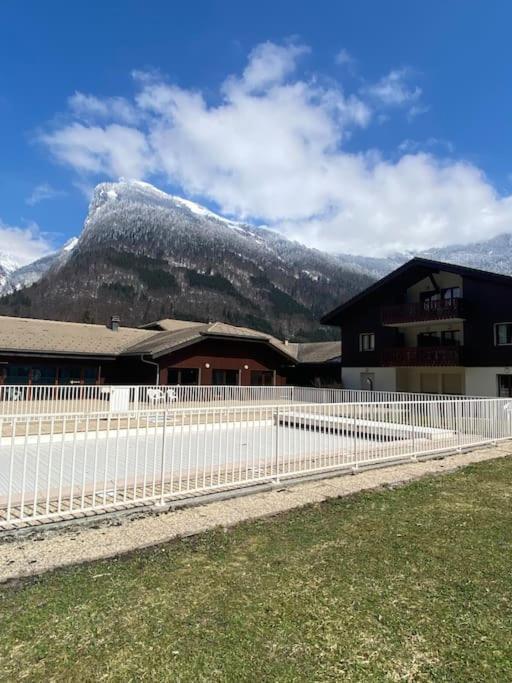 Appartement Cosy: Samoens Retreat with Indoor & Outdoor Pools Exterior photo